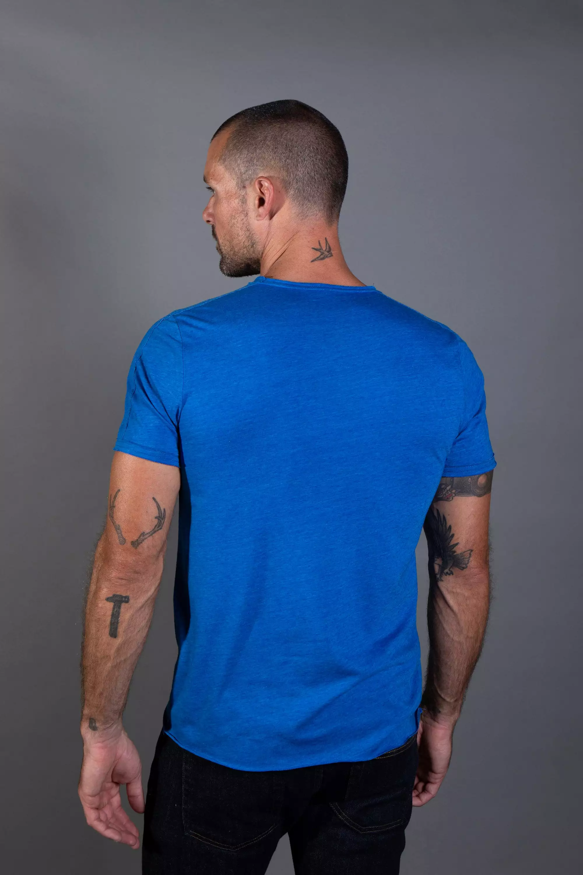 Men's Jersey Raw Neck Curved Pocket Tee